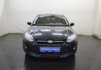 Подержанный автомобиль Ford Focus Hatchback 2011 года (2 фото)