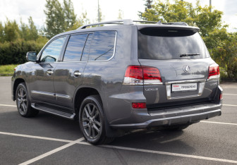 Подержанный автомобиль Lexus LX 2014 года (11 фото)