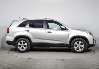 Подержанный автомобиль Kia Sorento 2013 года (4 фото)