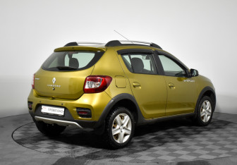 Подержанный автомобиль Renault Sandero 2016 года (5 фото)