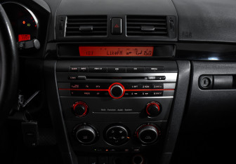Подержанный автомобиль Mazda 3 Hatchback 2007 года (16 фото)
