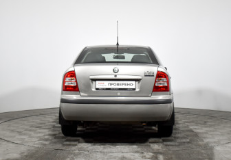 Подержанный автомобиль Skoda Octavia Liftback 2010 года (6 фото)