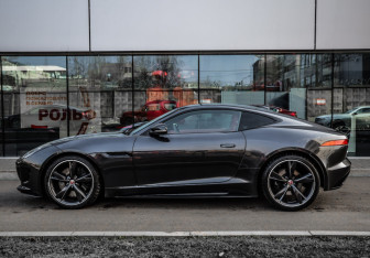 Подержанный автомобиль Jaguar F-Type Coupe 2016 года (14 фото)