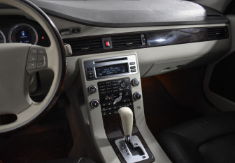 Подержанный автомобиль Volvo XC70 2008 года (18 фото)