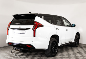 Подержанный автомобиль Mitsubishi Montero Sport 2022 года (6 фото)
