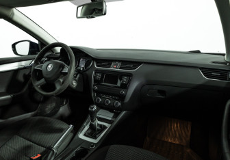Подержанный автомобиль Skoda Octavia Liftback 2015 года (9 фото)