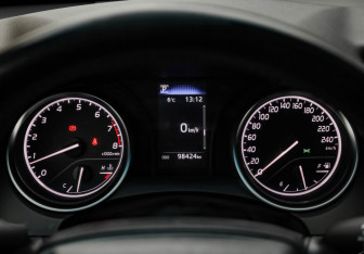 Подержанный автомобиль Toyota Camry Sedan 2021 года (13 фото)