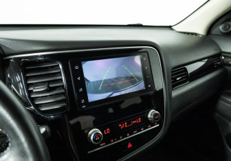 Подержанный автомобиль Mitsubishi Outlander 2019 года (15 фото)