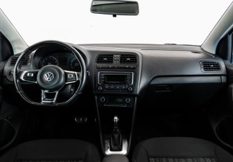 Подержанный автомобиль Volkswagen Polo Sedan 2017 года (10 фото)