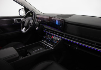 Подержанный автомобиль Hyundai Santa Fe 2023 года (11 фото)