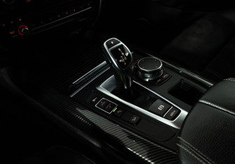 Подержанный автомобиль BMW X5 2017 года (18 фото)