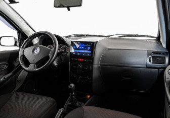 Подержанный автомобиль Fiat Albea 2008 года (9 фото)