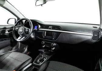 Подержанный автомобиль Kia Rio Hatchback 2019 года (9 фото)