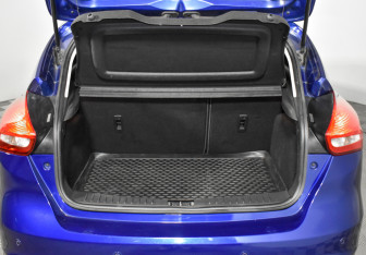 Подержанный автомобиль Ford Focus Hatchback 2015 года (19 фото)