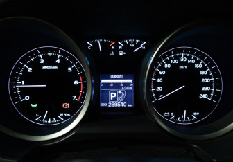 Подержанный автомобиль Toyota Land Cruiser Suv 2008 года (12 фото)