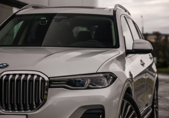 Подержанный автомобиль BMW X7 2020 года (2 фото)