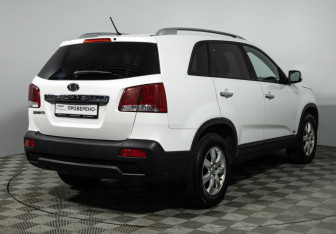 Подержанный автомобиль Kia Sorento 2012 года (5 фото)