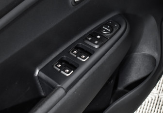 Подержанный автомобиль Kia Rio Sedan 2018 года (10 фото)
