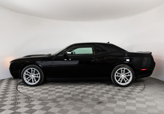Подержанный автомобиль Dodge Challenger 2020 года (11 фото)