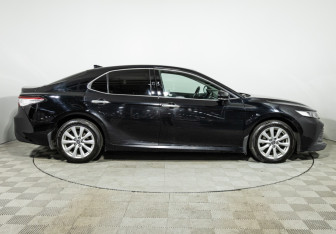 Подержанный автомобиль Toyota Camry Sedan 2019 года (4 фото)