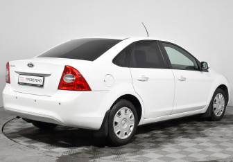 Подержанный автомобиль Ford Focus Sedan 2011 года (5 фото)