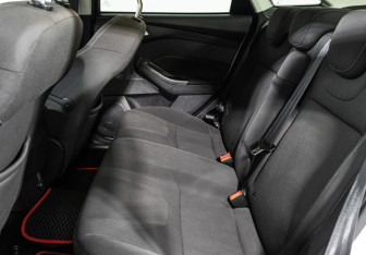 Подержанный автомобиль Ford Focus Sedan 2012 года (10 фото)