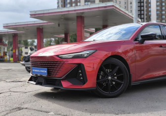 Подержанный автомобиль Changan UNI-V 2024 года (15 фото)