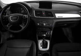 Подержанный автомобиль Audi Q3 2015 года (14 фото)