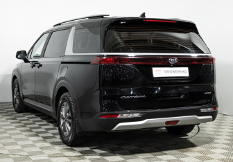 Подержанный автомобиль Kia Carnival 2021 года (7 фото)