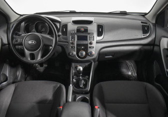 Подержанный автомобиль Kia Cerato Sedan 2010 года (13 фото)