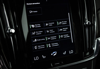 Подержанный автомобиль Volvo V90 Cross Country 2017 года (20 фото)