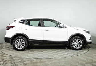 Подержанный автомобиль Nissan Qashqai 2021 года (4 фото)