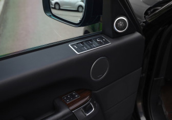 Подержанный автомобиль Land Rover Range Rover 2017 года (24 фото)