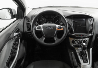 Подержанный автомобиль Ford Focus Sedan 2013 года (11 фото)