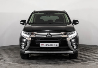 Подержанный автомобиль Mitsubishi Outlander 2018 года (2 фото)