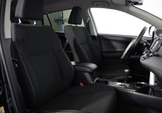 Подержанный автомобиль Toyota RAV4 2018 года (11 фото)