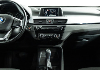 Подержанный автомобиль BMW X1 2017 года (14 фото)