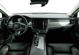 Подержанный автомобиль Volvo S90 2019 года (13 фото)