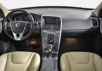 Подержанный автомобиль Volvo XC60 2014 года (14 фото)