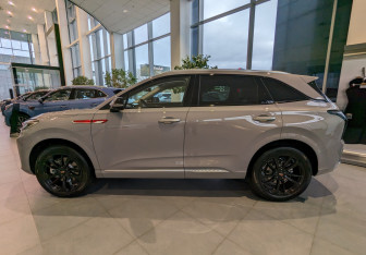 Новый Hongqi HS3 2025 (3 фото)