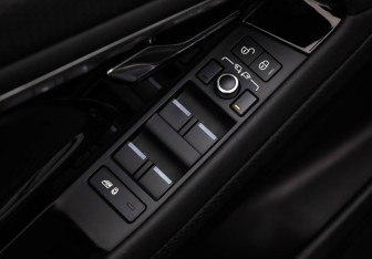 Подержанный автомобиль Land Rover Range Rover Evoque 2020 года (38 фото)