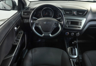 Подержанный автомобиль Kia Rio Hatchback 2016 года (12 фото)