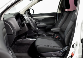 Подержанный автомобиль Mitsubishi Outlander 2017 года (11 фото)