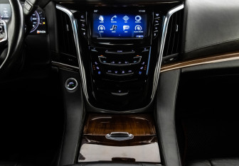 Подержанный автомобиль Cadillac Escalade Suv 2015 года (16 фото)