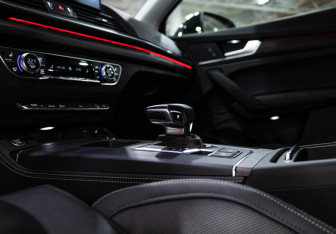 Подержанный автомобиль Audi Q5 2021 года (23 фото)
