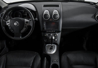 Подержанный автомобиль Nissan Qashqai 2008 года (15 фото)