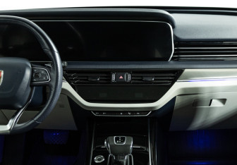 Подержанный автомобиль Hongqi HS5 2023 года (14 фото)