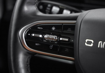Подержанный автомобиль Omoda C5 2023 года (12 фото)