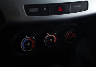 Подержанный автомобиль Mitsubishi Lancer Sedan 2010 года (13 фото)