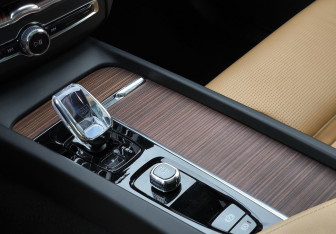 Подержанный автомобиль Volvo XC60 2024 года (24 фото)